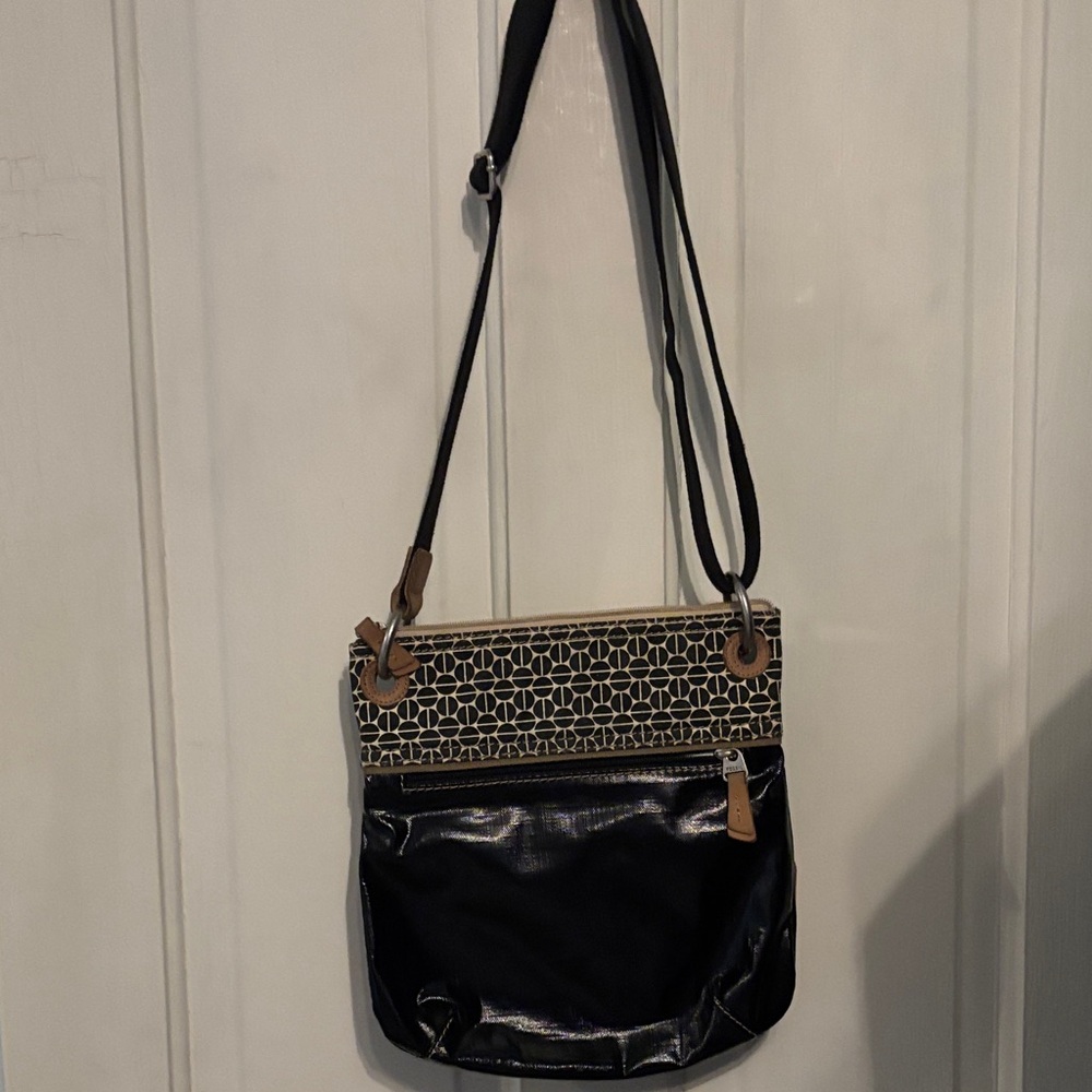 Fossil black crossbody- adjustable strap
